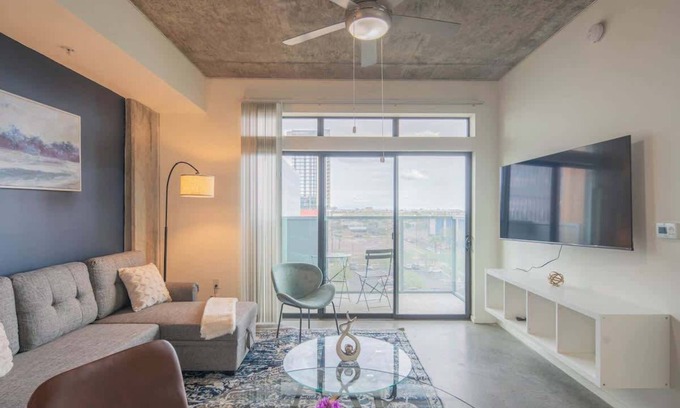 Evans Churchill Apartment | Modern Phoenix 1BD Apartment in CDT!