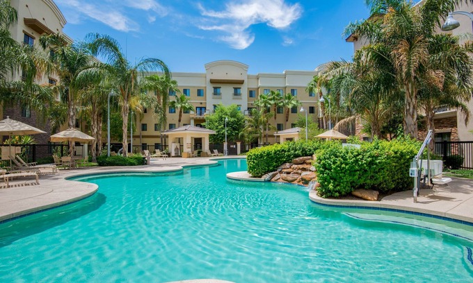 Glendale Sports and Entertainment District Condo | Modern Phoenix Suite + Walk to Gila River Arena | Heated Outdoor Pool
