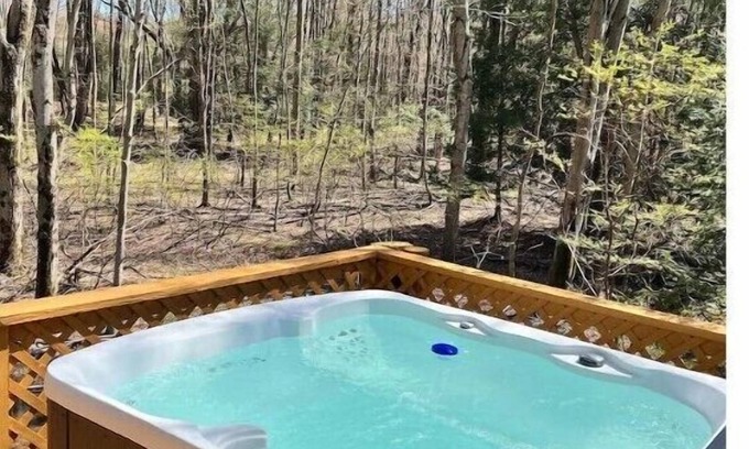 Drums House | Modern Poconos House, 3br 2ba, HOT TUB, Privaten