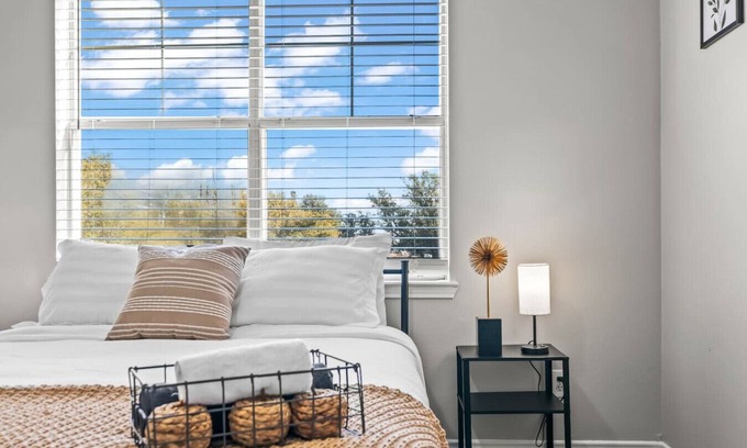 Fossil Creek Apartment | Modern Premium Stay 2BR 2BA Apartment with Style