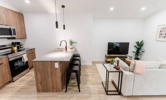 Winnipeg House | Modern, Prime Location & Comfort