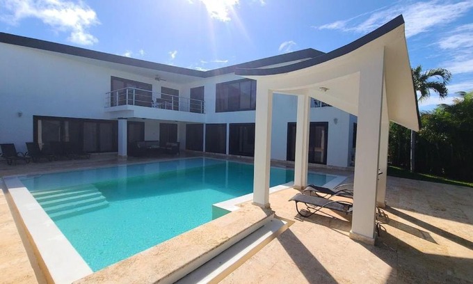 La Mulata Villa | Modern & private 4 bedroom villa with infinity pool