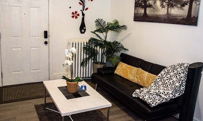 Englewood Apartment | Modern private Bedroom 2 wifi kitchen .