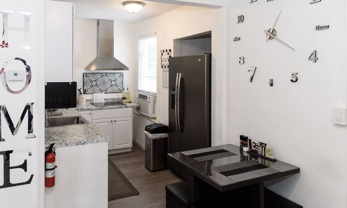 Leonia Apartment | Modern Private Bedroom No4 wifi kitchen