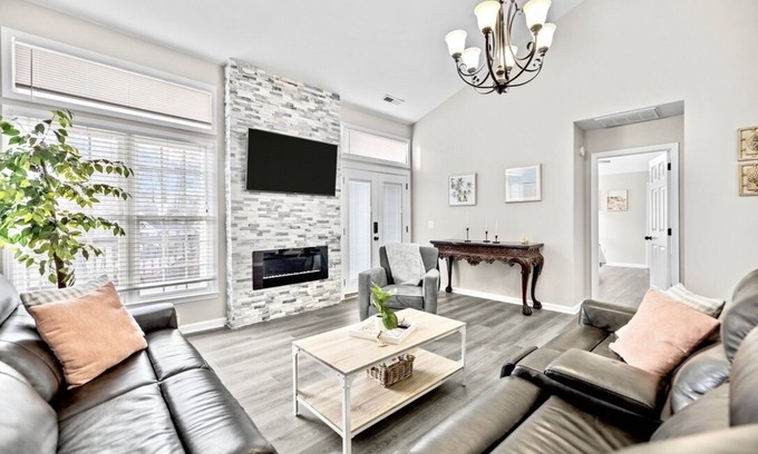 Charlotte Apartment | Modern Private Charlotte Retreat Near Downtown!