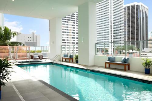 Downtown Miami Apartment | Modern Private Condo Downtown - Gym, Pool, Bayview