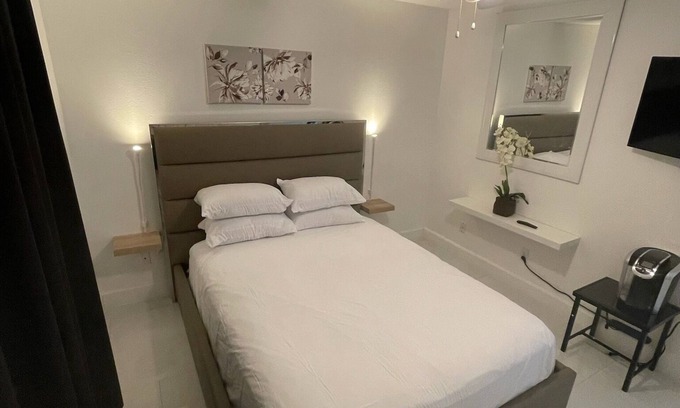 Winter Garden House | Modern Private Room With Private Entrance