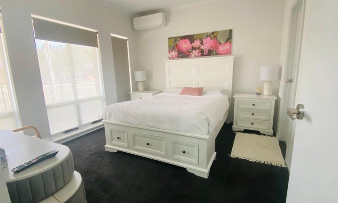 Smithfield Plains House | Modern Private room with ensuite