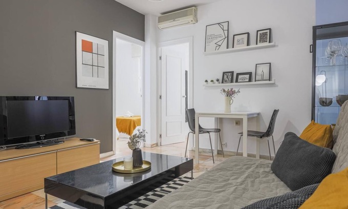 San Roque Apartment | Modern & quiet apartment in typical Sevilla house