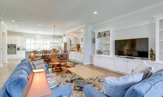 Redington Beach House | Modern Redington Beach Townhome: Steps to Beach!