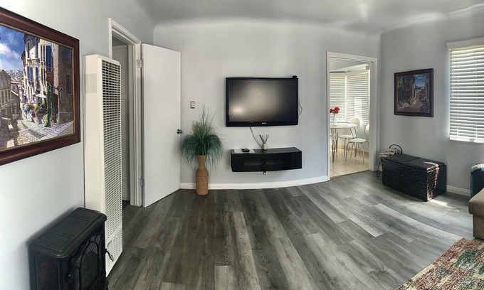 Gardena House | Modern Remodeled Private near all LA & OC attractions