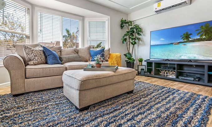 Talmadge House | Modern Renovated 4BR Estate Mins to Beach/Airport