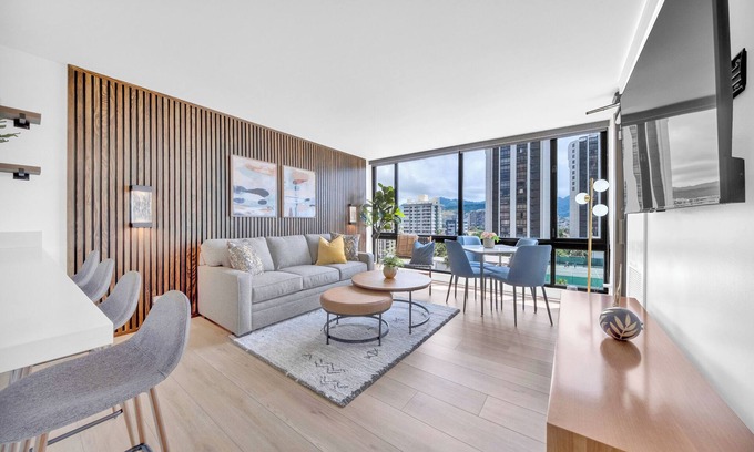 Waikiki Condo | Modern Renovated Condo - 1 block to beach, free parking!