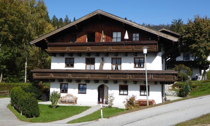Hauzenberg Apartment | Modern renoviertes Appartement mit Außenpool, Innenschwimmbad und Sauna
