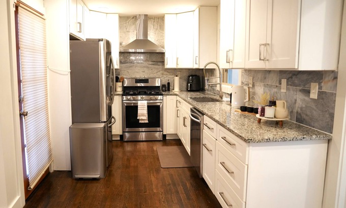Gresham Park House | Modern-Retreat-Attlanta house/4bedrooms/petfriendly
