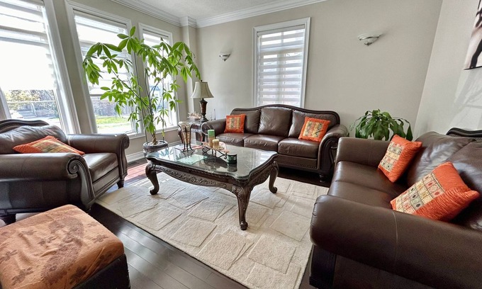 Brampton House | Modern Retreat ~ Fully Equipped ~ Patio ~ Brampton