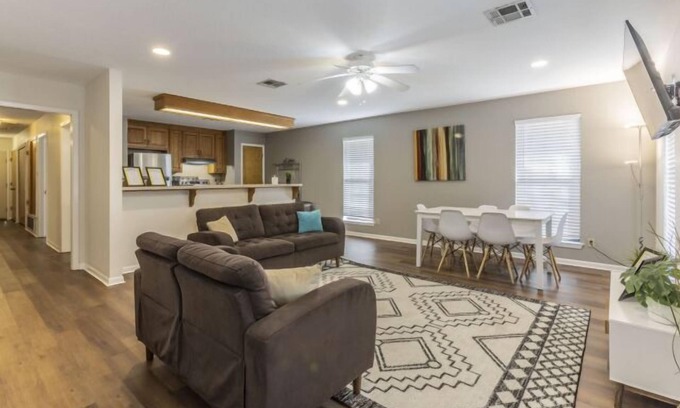 University Apartment | Modern Retreat! Great Weekly & Monthly Rates