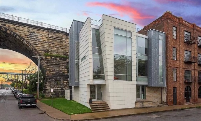 Ohio City House | Modern retreat in the heart of Cleveland