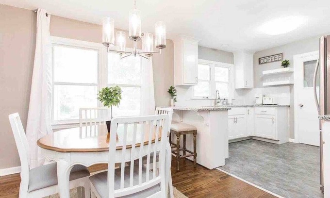 Independence House | Modern Retreat Min to Stadiums Family's Welcome