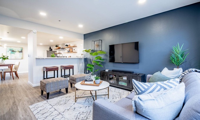 Midway City Condo | Modern Retreat near Disneyland: 2-Br Condo