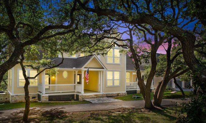 Henly House | Modern Retreat | Private Pool, Hot Tub, Game Room – Fully Updated!