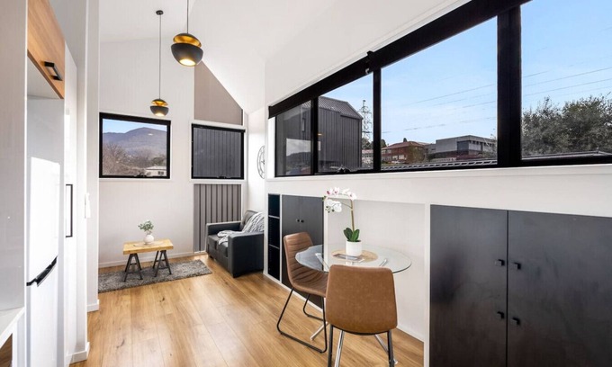New Town Apartment | Modern Retreat with Spectacular Mountain Views