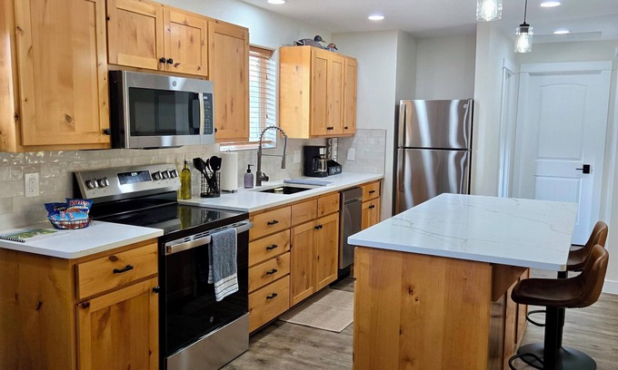 Kingston Condo | Modern River Condo/Silver Mt./Hiawatha/Cda River