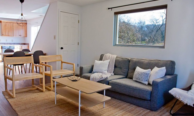 Loveland House | Modern Riverfront Getaway on Little Miami River