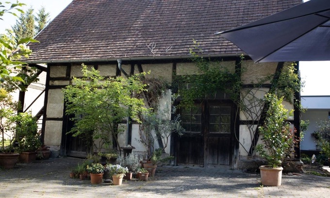 Riedlingen Bed & Breakfast | Modern room in historic villa 3