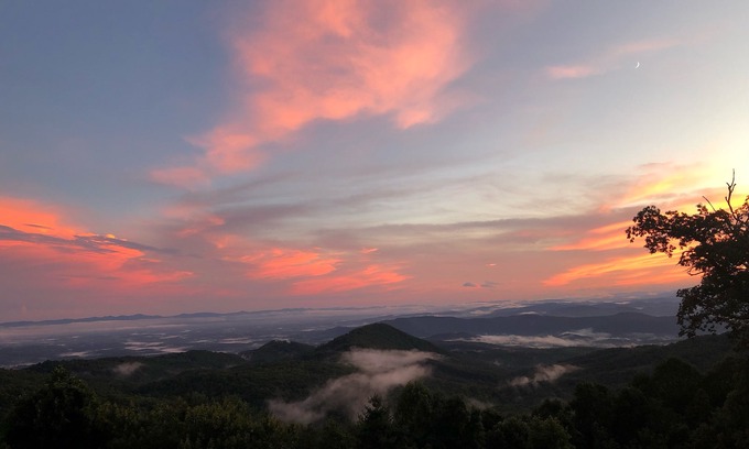 Roaring Gap House | Modern rustic home with spectacular mountain views and sunsets!