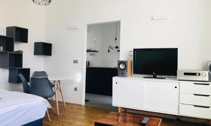 Maribor Apartment | Modern Studio in the Heart of Maribor with Stunning Sunset Views