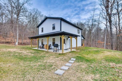 Wolf Run House | Modern Salineville Cabin on 13 Acres with Fire Pit!