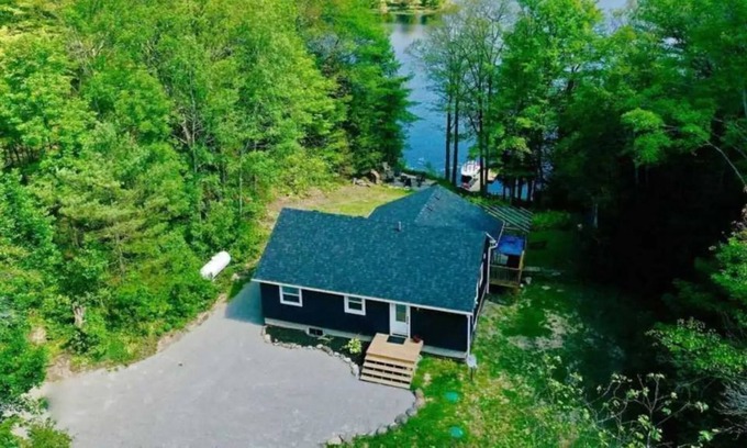 Georgian Bay Cottage | Modern Secluded Lakefront Cottage in Muskoka