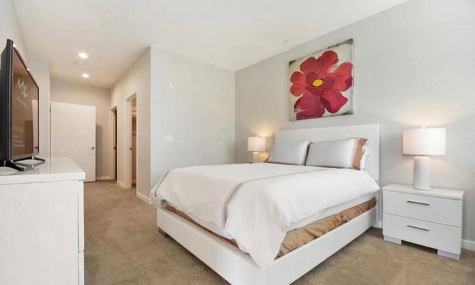 Menlo Park Condo | Modern Silicon Valley Condos with Rooftop Lounge and Pool