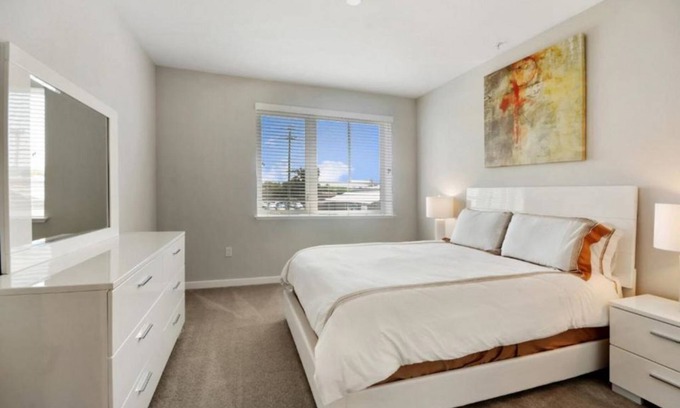 Menlo Park Condo | Modern Silicon Valley Condos with Rooftop Lounge and Pool