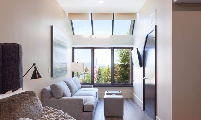 North Park City Condo | Modern Slopeside Studio, Walk to Lift! Outdoor Hot Tubs Pool! Pure Luxury!
