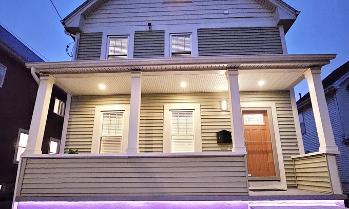 South Medford House | Modern Smart Home with EV charger Near Boston & Harvard, 0.7 miles to MBTA