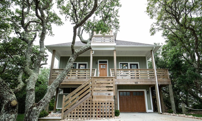 Spindrift Banks Apartment | Modern Soundfront Studio, Pier access, Sunsets, Fishing, Watersports, Beach