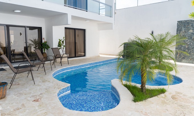 Ciudad Modelo Mirador Norte Villa | Modern Spacious 5 bedroom villa, Van & driver included n