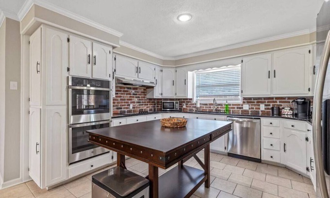 Prien House | Modern Spacious 4 Bedroom Home