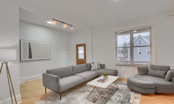 Pittsburgh House | Modern & Spacious 4BD House in Pittsburgh w/Prkg