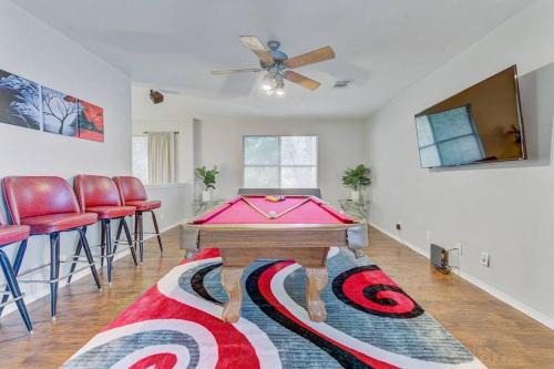 Deer Creek Ranch House | Modern Spacious 6Bedroom and 3andhalf Bathroom Home with Pool Table and BBQ