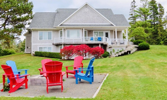 Stanley Bridge House | Modern, spacious 4 bedroom waterfront vacation home near Cavendish