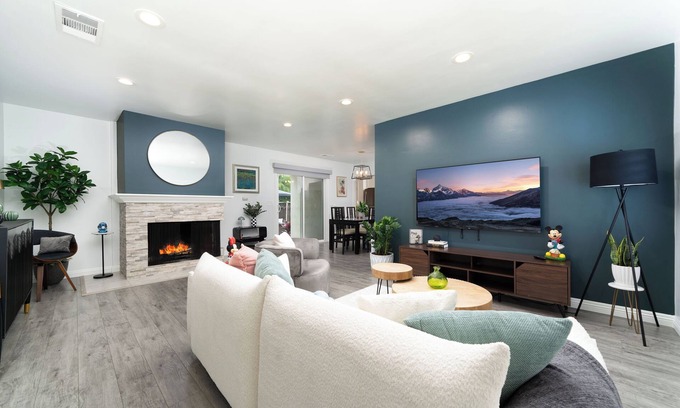 Fullerton House | Modern & Spacious Family Retreat 4BD Home – Mins to Disney Magic!