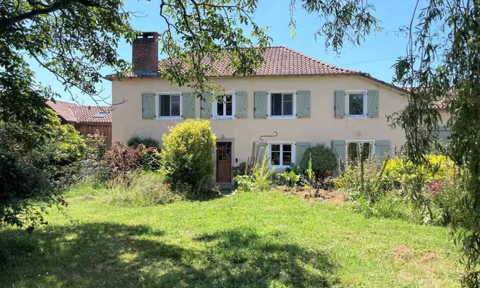 Baigts-de-Bearn House | Modern, spacious Des Cîmes gîte in beautiful natural surroundings
