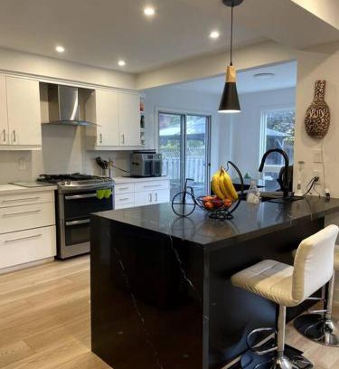 Central Erin Mills Villa | Modern, Spacious & Great Location Home
