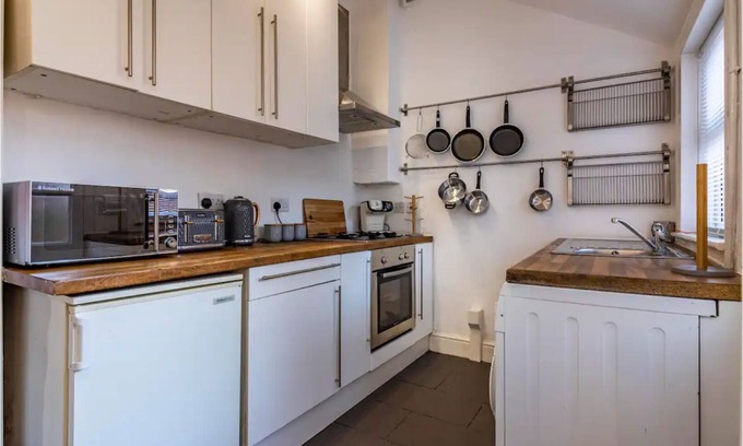 Forest Fields House | Modern, Spacious Home Near Nottingham City Centre