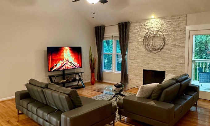 Marietta House | Modern Spacious Retreat near Braves stadium