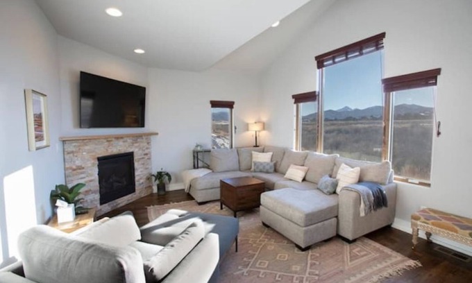Tabernash House | Modern+Spacious Ski Winter Park Private Hot Family-Friendly EVCharger