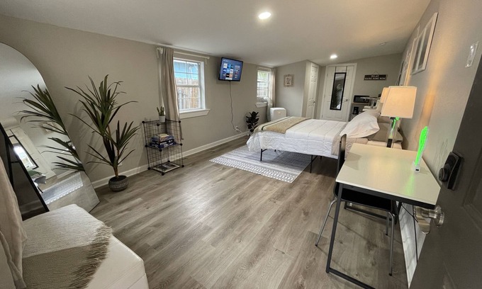Shearer Hills - Ridgeview House | Modern Spacious Suite in Central SA/10 min to Downtown! RiverWalk! The Alamo!